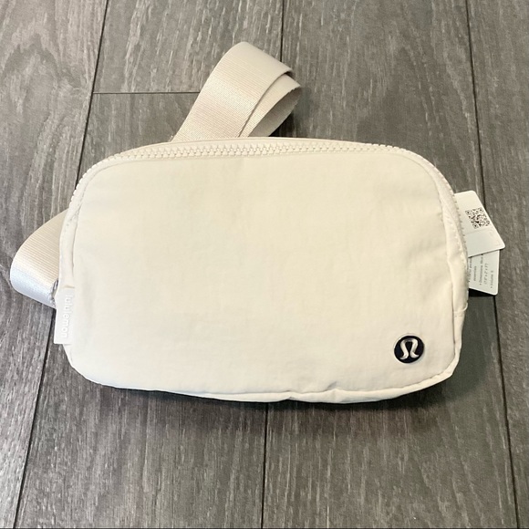Lululemon Everywhere Belt Bag White Opal EBB Fanny Pack NWT - Picture 5 of 10